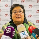 La rectora de la URV, Maria José Figueras, atendiendo los medios de comunicación después del Consejo de Gobierno Extraordinario.