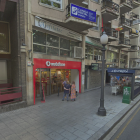 Imagen de la tienda de Vodafone situada en la Rambla Nova de Tarragona.