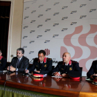 El inspector de los Mossos Jaume Morón (izquierda) y del sargento Xavier Cunillera (segundo por la derecha) en una rueda de prensa en el 2013.