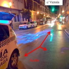 Imagen de la policía local de Málaga donde se señala la presencia de aceite en la calzada.