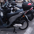 Imatge d'un aparcament de motos de la ciutat.