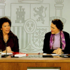 La portavoz del gobierno español, Isabel Celaá, y la ministra de Trabajo, Magdalena Valerio, en la rueda de prensa posterior al Consejo de Ministros este 8 de marzo.