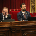 El president del Parlament, Roger Torrent, i el vicepresident primer, Josep Costa, presidint un ple parlamentari.