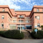 La fachada principal del hospital de Palamós.