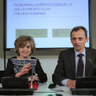 El ministro Pedro Duque y la ministra María Luisa Carcedo durante la presentación del Plan.