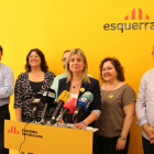 Els sis regidors d'ERC a Reus, després de les eleccions del 26-M, en roda de premsa al local dels republicans, amb la cap de llista Noemí Llauradó al centre, parlant de pactes postelectorals.