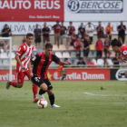 Alfred Planas, en una jugada d'un partit del CF Reus Deportiu a l'Estadi Municipal.