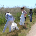 Imatge dels voluntaris que han participat en l'acció de neteja del riu Migjorn.