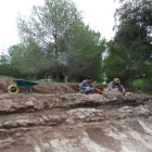 Els arqueòlegs treballant sobre les restes.