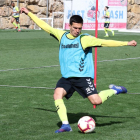 Antonio Cotán, durante un entrenamiento, está completamente preparado para volver a entrar en el once.