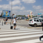 Una imatge d'arxiu de turistes entrant a l'Aeroport de Reus.