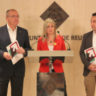 La vicealcaldessa de Reus, Noemí Llauradó, acompanyada de l'alcalde Carles Pellicer i el regidor de Recursos Humans, Daniel Rubio, durant la presentació del PAM.