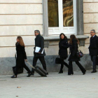 Los abogados Marina Roig, Jordi Pina y Francesc Homs, entre otros, entrando en el Tribunal Supremo.