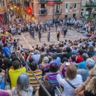 La plaça de les Cols es va omplir per viure en directe la primera representació del ball de Sebastiana del Castillo del segle XXI.