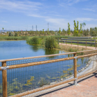 Imatge de la zona del llac artificial a l'Anella Mediterrània de Tarragona.