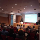 Pla general de la presentació i inici de les III Jornades de Bioètica, a l'Aula Magna de la Facultat de Medicina i Ciències de la Salut de la URV a Reus. Imatge del 20 de novembre del 2018