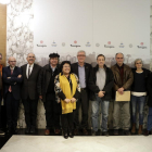 Fotografia de grup de l'alcalde Ballesteros i la rectora Figueras amb representants dels instituts de recerca de Tarragona implicats en el projecte del Banc d'Espanya.