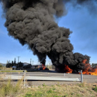 Els manifestants tallen la carretera