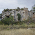 Imatge del despoblat de Mongons, a Tarragona, amb les restes de l'església romànica.