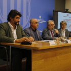 La mesa del pleno del Consejo Territorial de Salud Pública, presidida por el delegado del Gobierno en Tarragona, Òscar Peris, y por el Secretario de Salud Pública de la Generalitat, Joan Guix.