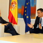 Imagen de archivo general de la reunión de Sánchez y Casado en la Moncloa, el 2 de agosto de 2018.