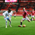 Imatge d'una jugada del partit entre el Nàstic i el Zaragoza al Nou Estadi.