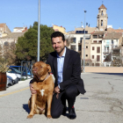 El denunciat Jonas Amadeo Lucas amb el gos Leben.