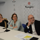 La presidenta de la Fundació Tarragona Smart Mediterranean City, Begoña Floria: el regidor responsable d'Ocupació, Francesc Roca; i la presidenta d'Iniciativa Barcelona Open Data, Lourdes Muñoz.