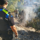 La Policía Local de Tortosa y los vecinos de la zona han conseguido apagar las llamas.