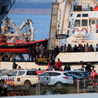 El Open Arms llega al puerto de Bahía de Algeciras con más de 300 inmigrantes.