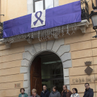 Imagen de la lectura del manifiesto delante de la Casa Consistorial de Constantí.