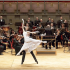 Imagen de una actuación de la orquesta y el ballet en Estocolmo.