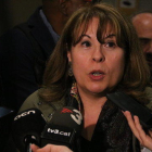 Anna Roca, portaveu de Metges de Catalunya, atenent els mitjans després de la tercera reunió de mediació entre el sindicat i l'ICS a Treball.