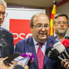 D'esquerra a dreta: Josep Fèlix Ballesteros, Miquel Iceta i Santi Castellà, ahir a la seu del PSC.