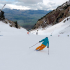 Un esquiador baixant per les instal·lacions de la Masella aquest 1 de maig de 2018.