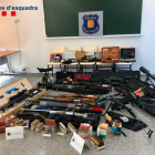 Imagen del arsenal de armas encontrado en el domicilio del hombre detenido por querer matar al presidente del gobierno español.