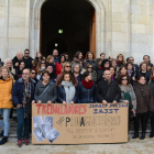 Imatge de la concentració davant de l'Ajuntament de Tarragona.