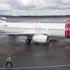 Imatge d'arxiu d'un Boeing 737 800 de la companyia Norweian Airlines.
