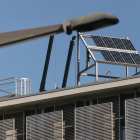 Placa solar que fue instalada en un edificio del campus Sescelades de la Rovira i Virgili.