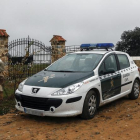 Un cotxe de la Guàrdia Civil a les immediacions de la fina 'La Lapa'
