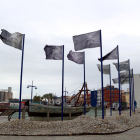 Les fotografies reproduïdes en banderes de l'exposició '13 banderes fosques' per commemorar els 80 anys del final de la Guerra Civil Espanyola. Exposició organitzada pel Port de Tarragona.