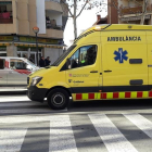 Dues ambulàncies s'han dirigit fins a l'avinguda Independència on s'ha produït l'atropellament.