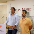 Plan|Plano medio del portavoz municipal de Cs en el Ayuntamiento de Reus, Juan Carlos Sánchez, en rueda de prensa con el concejal Guillermo Figueras