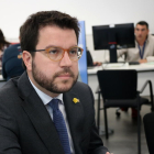 El vicepresidente del Gobierno y conseller de Economía y Hacienda, Pere Aragonès, en una oficina de la Agencia Tributaria de Cataluña.