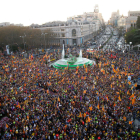 La manifestación en la plaza de Cibeles, llena con millares de personas.