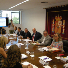 Imagen de la reunión del subdelegado del Gobierno en Tarragona, Joan Sabaté, con los alcaldes de los municipios afectados por el incendio.
