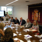 Pla general de la reunió dels alcaldes de la Ribera d'Ebre afectats per l'incendi, amb el subdelegat del govern espanyol a Tarragona, Joan Sabaté. Imatge del 15 de juliol del 2019 (horitzontal)