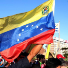 Venezolanos en una manifestación en Uruguay pidiendo que se reconozca a Juan Guiadó