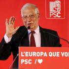 El ministro y candidato del PSOE en el Parlamento Europeo, Josep Borrell,en un mitin electoral en Lérida,