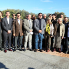 Els càrrecs de la Generalitat, alcaldes i representants socioeconòmics de la Ribera d'Ebre abans d'entrar a la reunió.